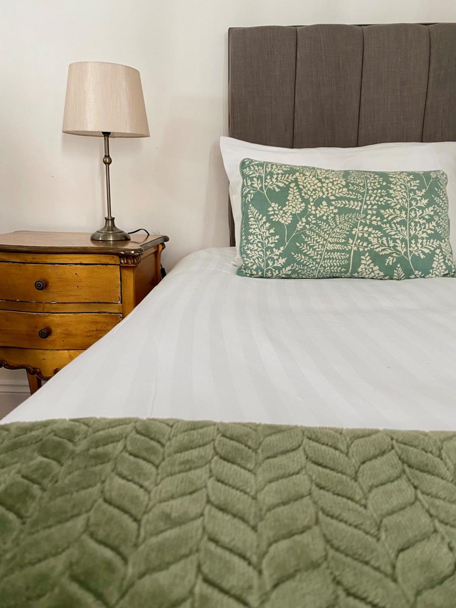 The Retreat New Forest, Hinton Christchurch  Ngoại thất bức ảnh