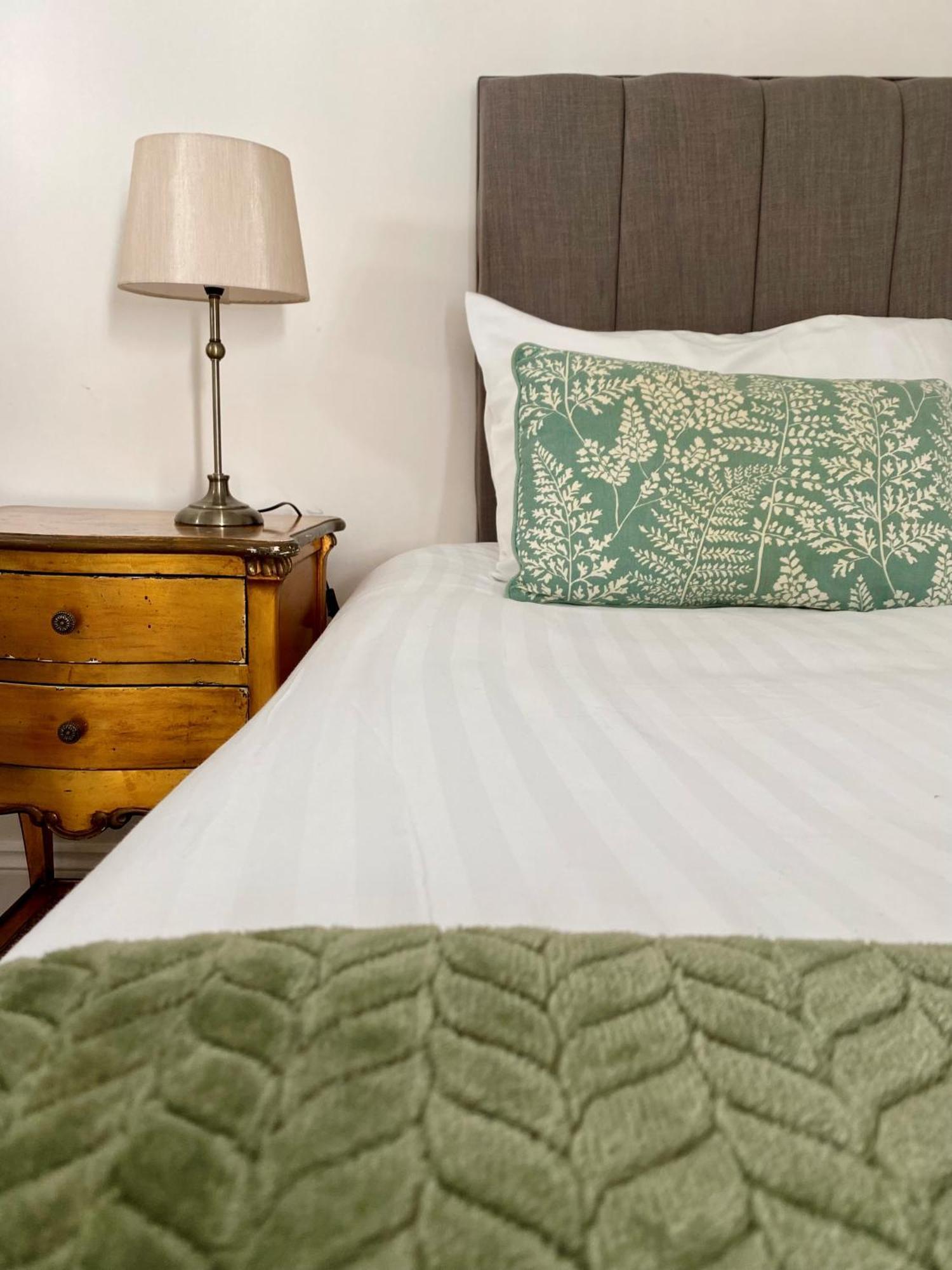 The Retreat New Forest, Hinton Christchurch  Ngoại thất bức ảnh