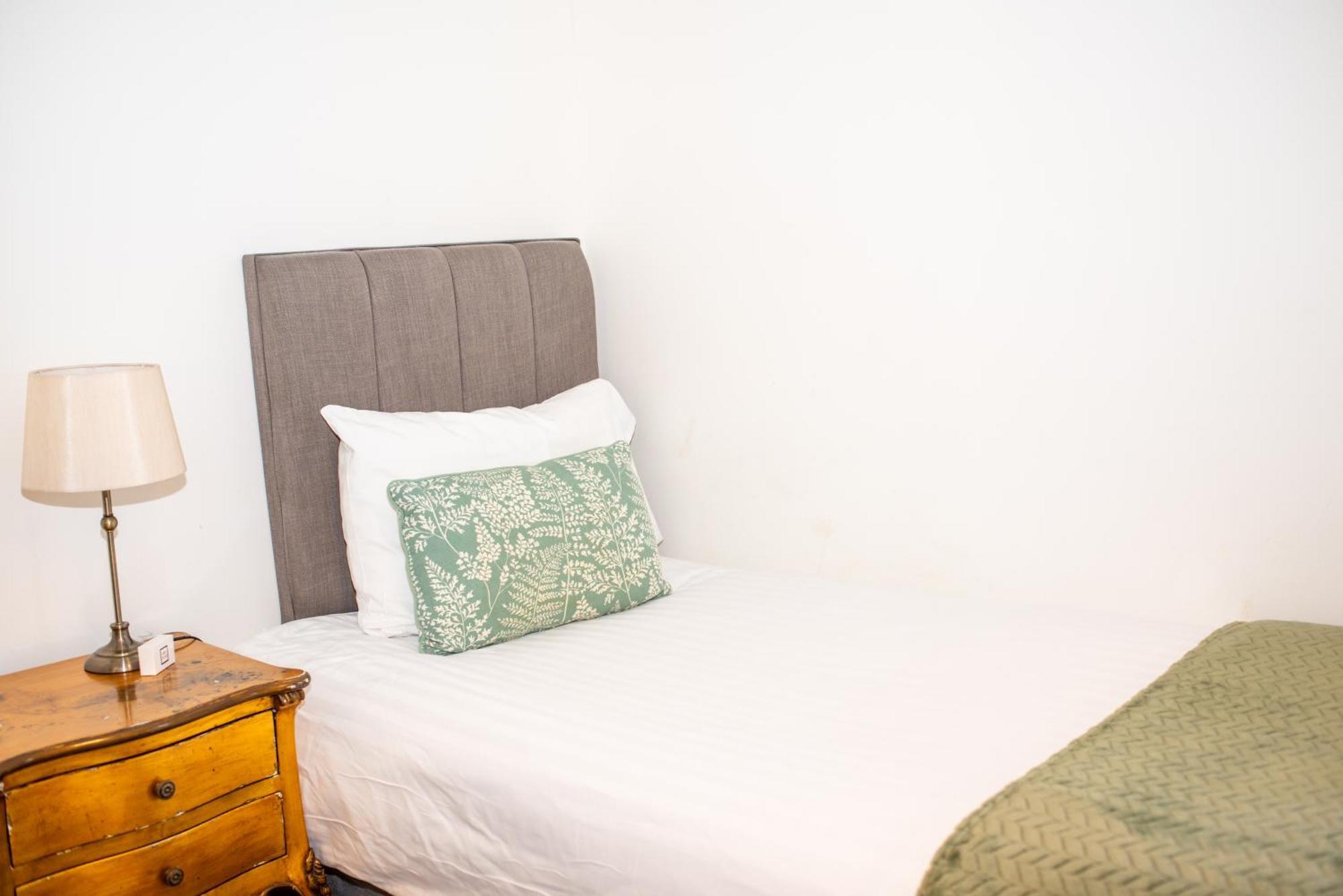 The Retreat New Forest, Hinton Christchurch  Ngoại thất bức ảnh